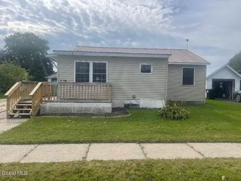 67 State St, Rouses Point, NY 12979