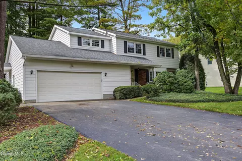 1279 Windemere Ct, Niskayuna, NY 12309