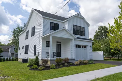 37 Newton Ave, Saratoga Springs, NY 12866