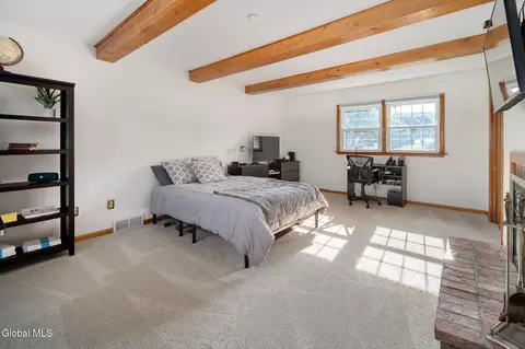 Bedroom - 1004 Tomahawk Trl, Glenville, NY 12302 photo 1 of 9