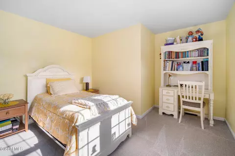 Bedroom - 1004 Tomahawk Trl, Glenville, NY 12302 photo 5 of 9