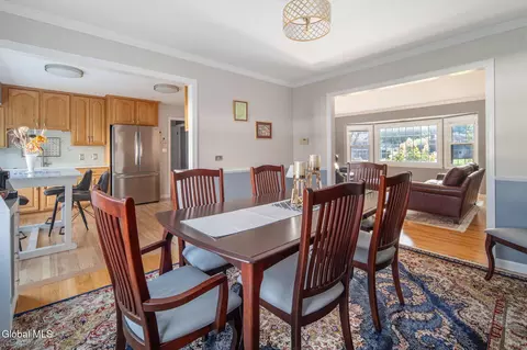 Dining - 1004 Tomahawk Trl, Glenville, NY 12302 photo 4 of 4