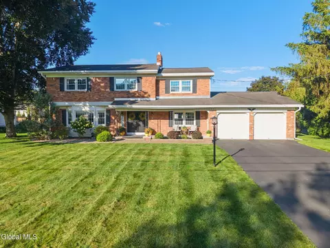 1004 Tomahawk Trl, Glenville, NY 12302