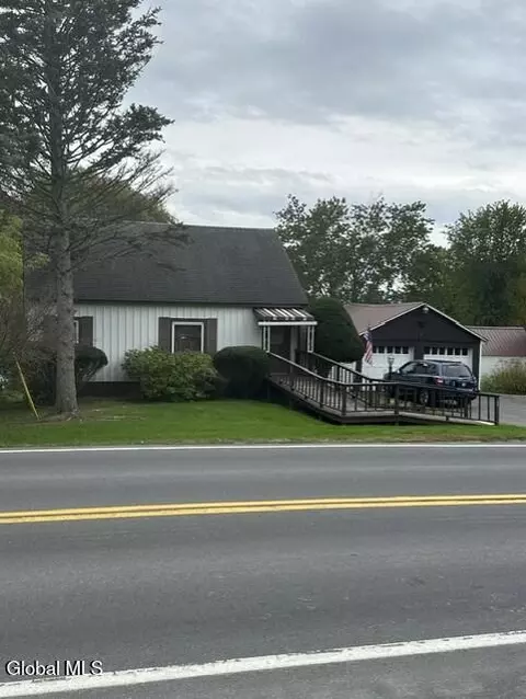 198 Golf Course Rd, Amsterdam, NY 12010