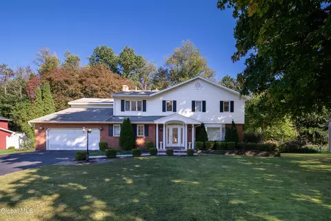 13 Laurel Dr, Loudonville, NY 12211