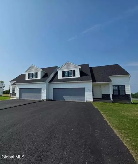 11 Walke Way, Mechanicville, NY 12118