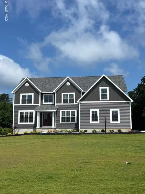29 Eastpoint Dr, Saratoga Springs, NY 12866