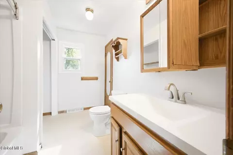 Bath - 1 Starboard Ct, Waterford, NY 12188 photo 1 of 4