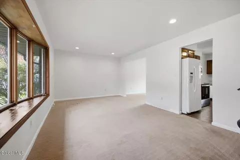 Living - 1 Starboard Ct, Waterford, NY 12188 photo 3 of 5