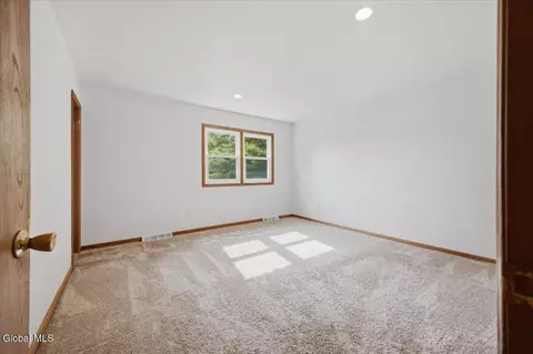 Bedroom - 1 Starboard Ct, Waterford, NY 12188 photo 2 of 6