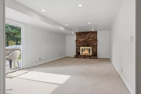 Living - 1 Starboard Ct, Waterford, NY 12188 photo 4 of 5