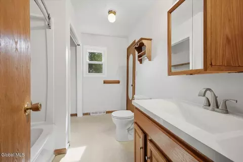 Bath - 1 Starboard Ct, Waterford, NY 12188 photo 2 of 4