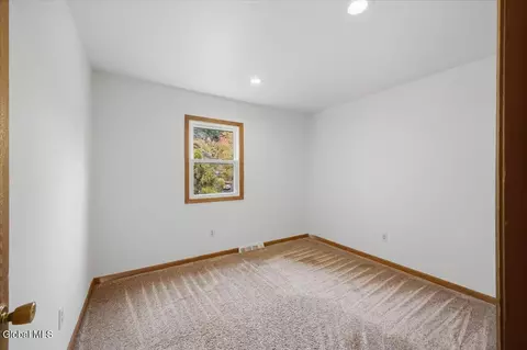 Bedroom - 1 Starboard Ct, Waterford, NY 12188 photo 4 of 6