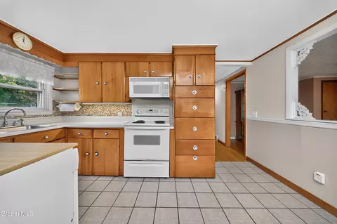 Kitchen - 19 Stephen Rd, Schenectady, NY 12302 photo 2 of 2