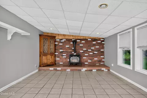 Living - 19 Stephen Rd, Schenectady, NY 12302 photo 4 of 6