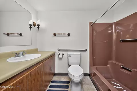 Bath - 19 Stephen Rd, Schenectady, NY 12302 photo 1 of 3