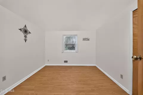 Bedroom - 19 Stephen Rd, Schenectady, NY 12302 photo 4 of 5