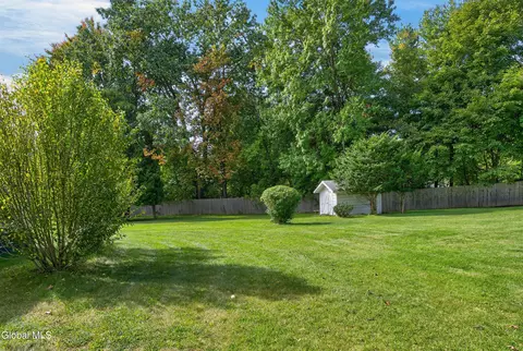 Exterior - 19 Stephen Rd, Schenectady, NY 12302 photo 9 of 13