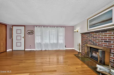 Living - 19 Stephen Rd, Schenectady, NY 12302 photo 1 of 6