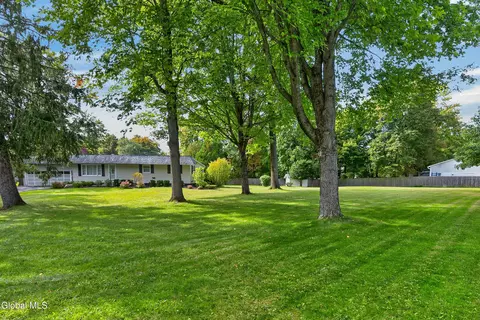 Exterior - 19 Stephen Rd, Schenectady, NY 12302 photo 3 of 13