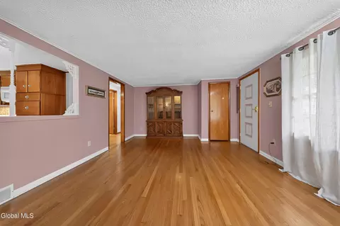 Living - 19 Stephen Rd, Schenectady, NY 12302 photo 2 of 6