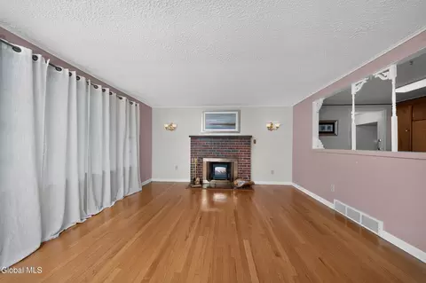 Living - 19 Stephen Rd, Schenectady, NY 12302 photo 3 of 6