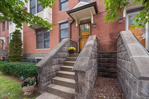 146 High Rock Ave, Saratoga Springs, NY 12866