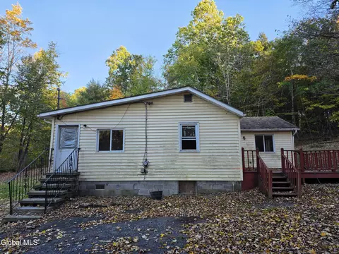 194 Enchanted Valley Rd, Cornwallville, NY 12418