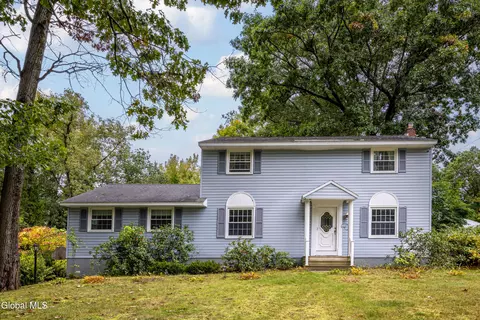 48 Bayberry Dr, Halfmoon, NY 12065