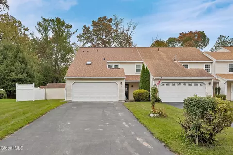 43 Grant Hill Ct, Clifton Park, NY 12065