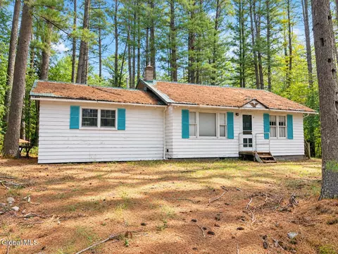 4070 E Schroon River Rd, Pottersville, NY 12860