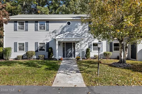 160 Cedarview Ln, Watervliet, NY 12189