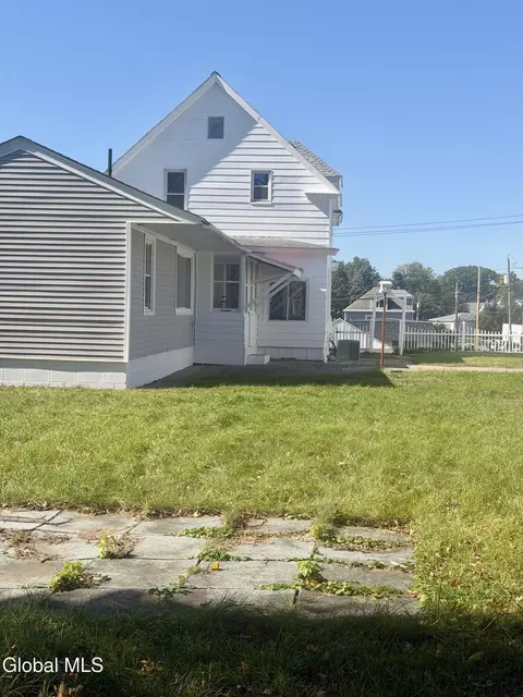 Exterior - 2734 Broadway, Schenectady, NY 12306 photo 4 of 5