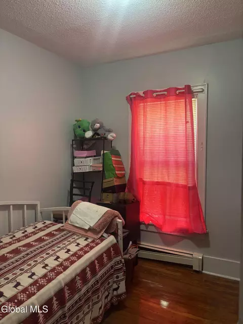 Bedroom - 842 Main Ave, Schenectady, NY 12303 photo 2 of 3
