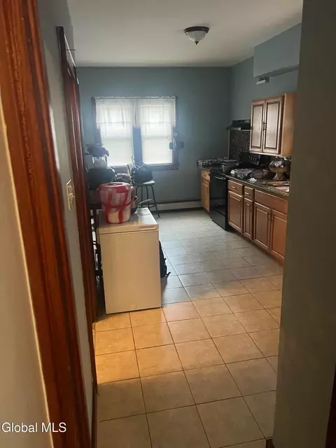 Entry Way - 842 Main Ave, Schenectady, NY 12303 photo 4 of 4