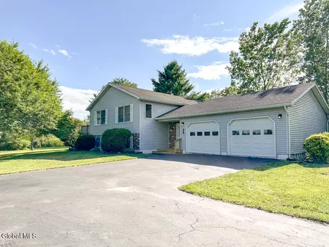 30 Grn Acrs Ln, Hudson Falls, NY 12839