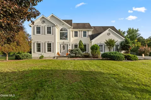 14 Thrush Ter, East Greenbush, NY 12061
