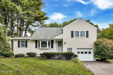 2 Patten Dr, Albany, NY 12211