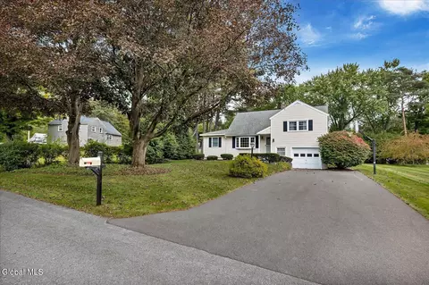 2 Patten Dr, Albany, NY 12211