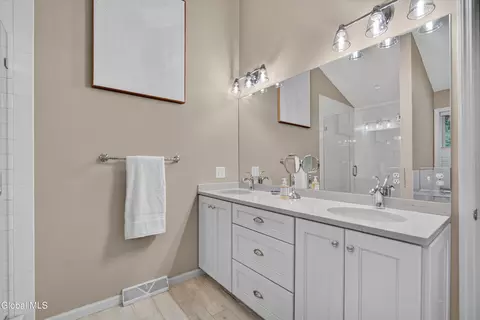 Bath - 31 Brookside Dr, Saratoga Springs, NY 12866 photo 3 of 5