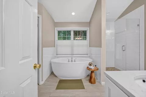 Bath - 31 Brookside Dr, Saratoga Springs, NY 12866 photo 4 of 5