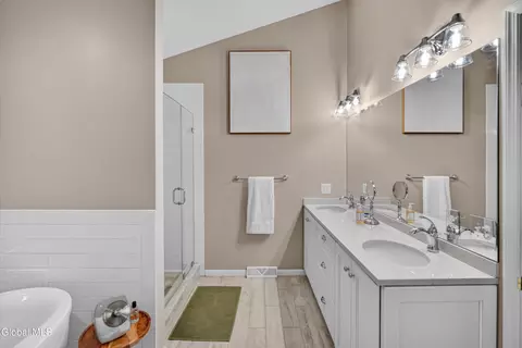 Bath - 31 Brookside Dr, Saratoga Springs, NY 12866 photo 2 of 5