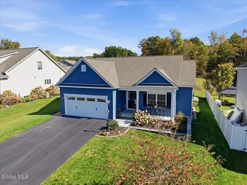 21 Woodlake Dr, Saratoga Springs, NY 12866