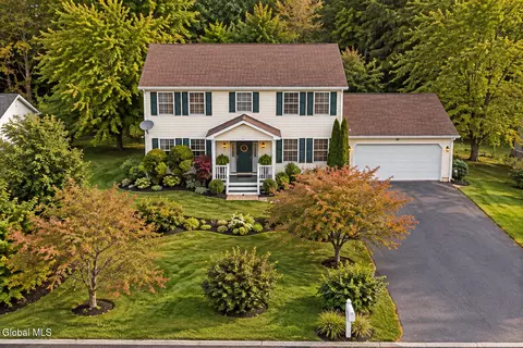 12 Pine Ave, Johnstown, NY 12095