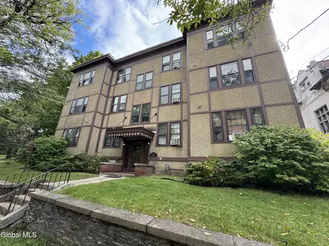 1086 University Pl, Schenectady, NY 12308