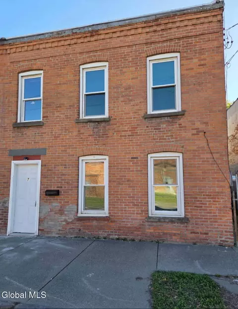 7 Smith Ave, Troy, NY 12180