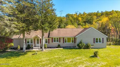 586-592 Starr Rd, Ravena, NY 12143