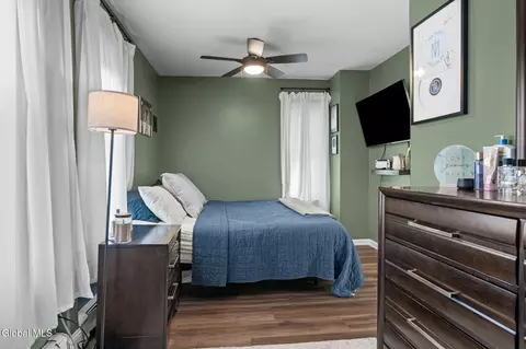 Bedroom - 1325 Coplon Ave, Schenectady, NY 12309 photo 4 of 10