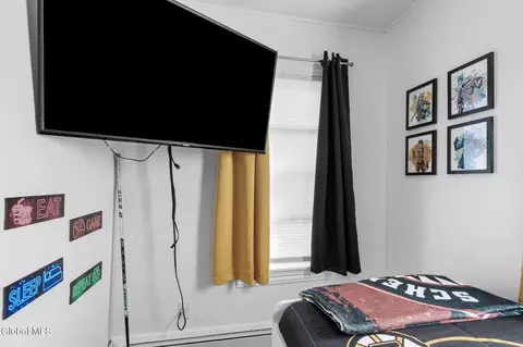 Bedroom - 1325 Coplon Ave, Schenectady, NY 12309 photo 6 of 10