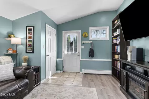 Entry Way - 1325 Coplon Ave, Schenectady, NY 12309 photo 3 of 3